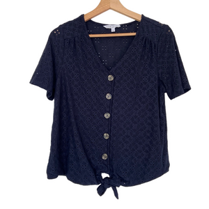 CLEO NAVY BLUE EYELET LACE FAUX BUTTON DOWN WAIST TIE TOP/BLOUSE, MEDIUM
